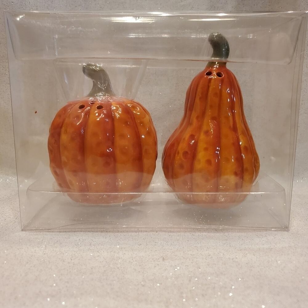 Robert Stanley Collection, Pumpkin Salt & Pepper Shakers Fall * New *